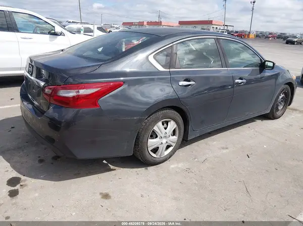 1N4AL3AP5JC141113 — 2018 Nissan Altima, фото 4 с аукциона IAAI, Естественный износ