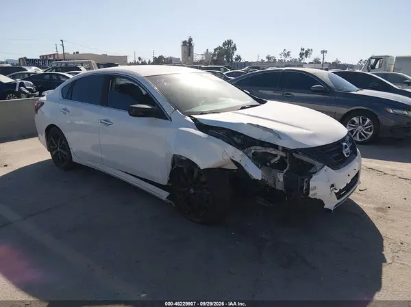 1N4AL3AP0JC196195 — 2018 Nissan Altima, Передняя часть справа (Right Front), фото до ремонта