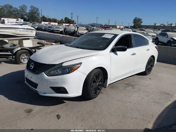 1N4AL3AP0JC196195 — 2018 Nissan Altima, фото 2 с аукциона IAAI, Передняя часть справа