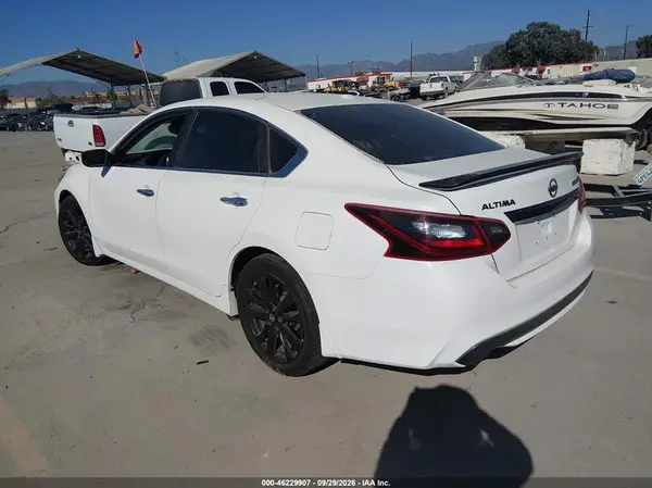1N4AL3AP0JC196195 — 2018 Nissan Altima, фото 3 с аукциона IAAI, Передняя часть справа