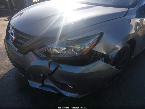 1N4AL3AP0JC284468 — 2018 Nissan Altima, Передняя часть, фото до ремонта