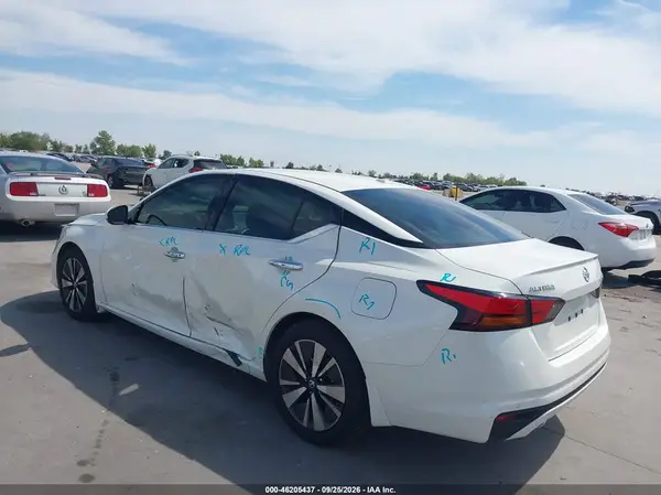 1N4BL4DVXKC135667 — 2019 Nissan Altima, фото 3 с аукциона IAAI, Левый бок