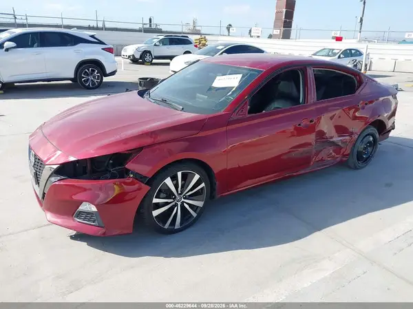 1N4BL4CV0KN320512 — 2019 Nissan Altima, фото 2 с аукциона IAAI, Левый бок