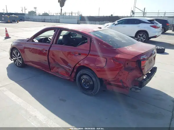 1N4BL4CV0KN320512 — 2019 Nissan Altima, фото 3 с аукциона IAAI, Левый бок