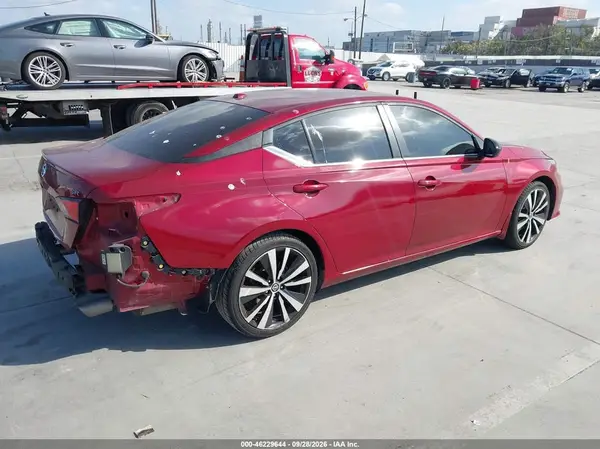 1N4BL4CV0KN320512 — 2019 Nissan Altima, фото 4 с аукциона IAAI, Левый бок