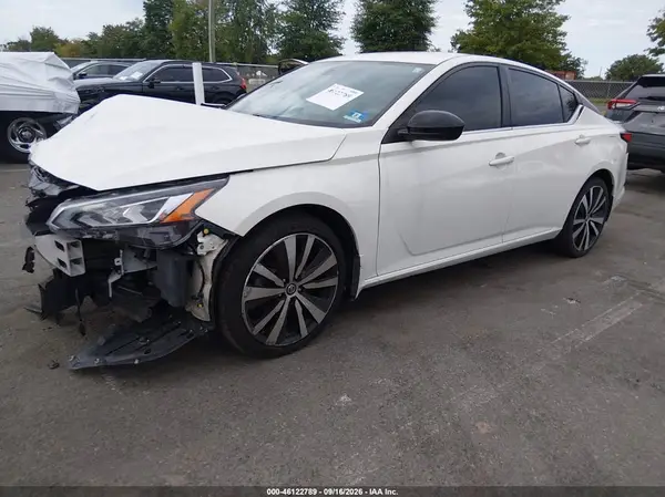 1N4BL4CW4LC175268 — 2020 Nissan Altima, фото 2 с аукциона IAAI 12.10.2026, Передняя часть