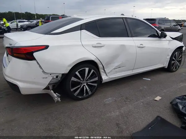 1N4BL4CW4LC175268 — 2020 Nissan Altima, фото 4 с аукциона IAAI 12.10.2026, Передняя часть