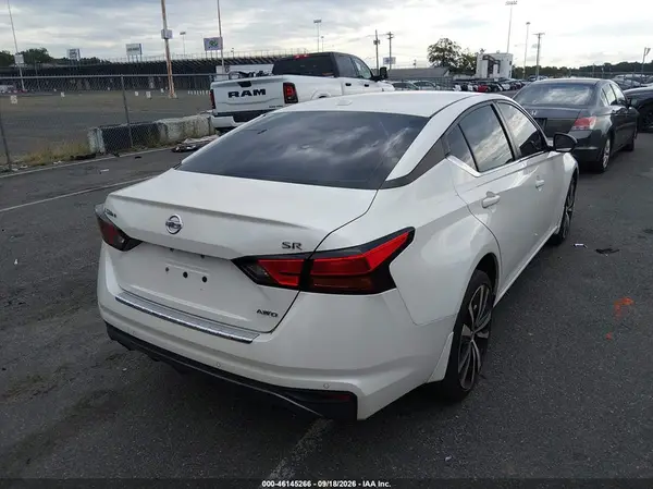 1N4BL4CW4LC142481 — 2020 Nissan Altima, фото 4 с аукциона IAAI 13.10.2026, Передняя часть слева