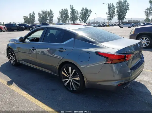 1N4BL4CV8LC129255 — 2020 Nissan Altima, фото 3 с аукциона IAAI, Передняя часть