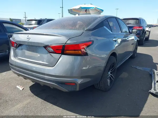 1N4BL4BV1LC189881 — 2020 Nissan Altima, фото 4 с аукциона IAAI, Передняя часть слева