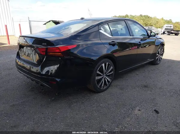 1N4BL4CV3MN306655 — 2021 Nissan Altima, фото 4 с аукциона IAAI, Передняя часть