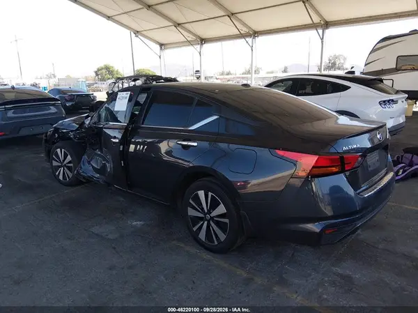 1N4BL4DV6MN331404 — 2021 Nissan Altima, фото 3 с аукциона IAAI, Передняя часть слева