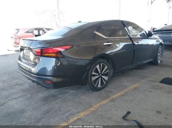 1N4BL4DV6MN331404 — 2021 Nissan Altima, фото 4 с аукциона IAAI, Передняя часть слева
