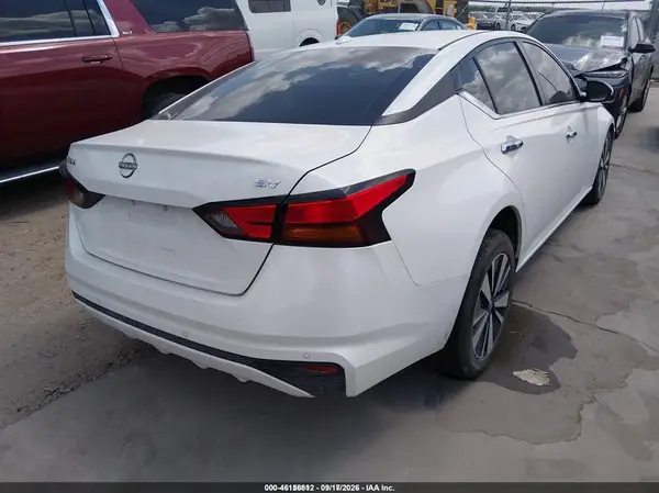 1N4BL4DV6NN418365 — 2022 Nissan Altima, фото 4 с аукциона IAAI 13.10.2026, Передняя часть слева