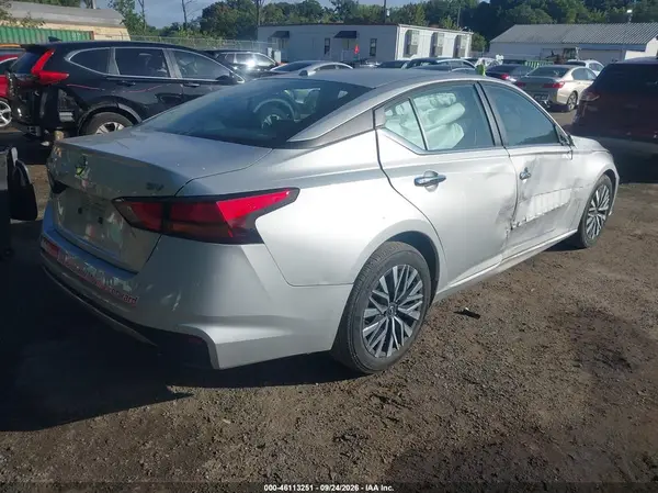 1N4BL4DV3RN351231 — 2024 Nissan Altima, фото 4 с аукциона IAAI, Передняя часть слева