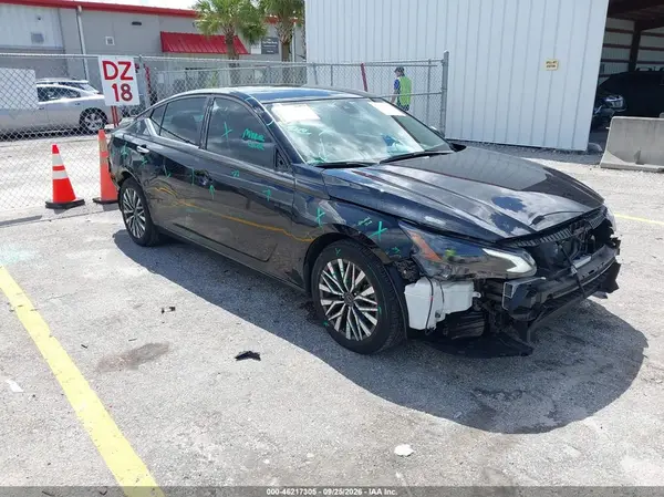 1N4BL4DV7SN332381 — 2025 Nissan Altima, Передняя часть (Front & Rear), фото до ремонта