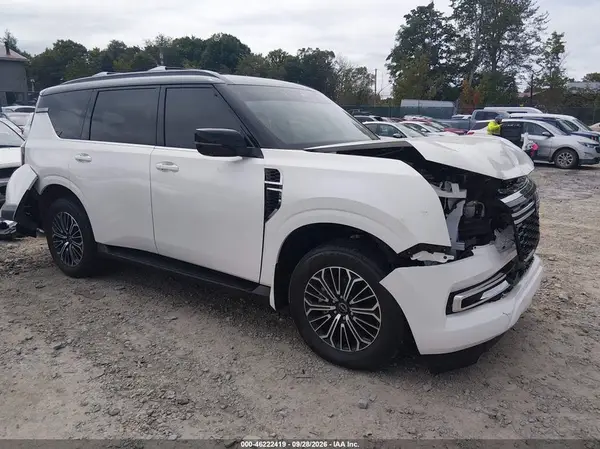 JN8AY3EE0S9403479 — 2025 Nissan Armada, Передняя часть (Front & Rear), фото до ремонта
