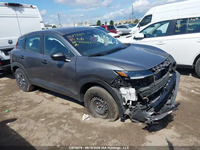 3N8AP6BB9SL342462 — 2025 Nissan Kicks S, Передняя часть (Front), фото до ремонта