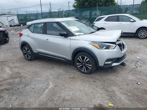 3N1CP5CU0JL525250 — 2018 Nissan Kicks SR, Передняя часть (Front End), фото до ремонта