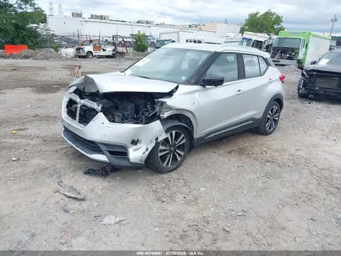 2018 Nissan KICKS SR VIN 3N1CP5CU0JL525250 фото 2