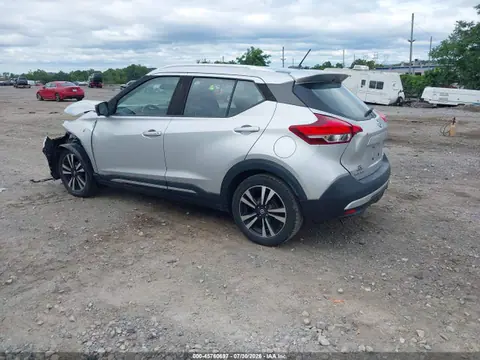 2018 Nissan KICKS SR VIN 3N1CP5CU0JL525250 фото 3