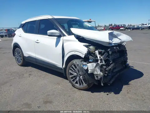 3N1CP5CV3ML521318 — 2021 Nissan Kicks SV Xtronic Cvt, Передняя часть (Front End), фото до ремонта