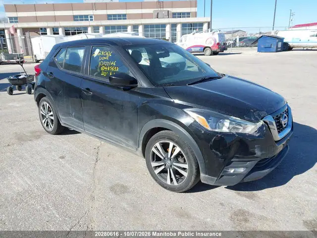 3N1CP5CV7LL485633 — 2020 Nissan Kicks SV, Передняя часть (Front), фото до ремонта