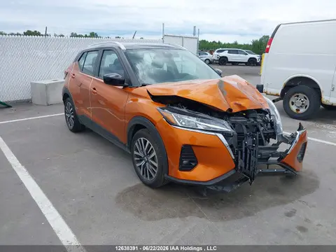 3N1CP5CV8ML536011 — 2021 Nissan Kicks SV, Передняя часть (Front), фото до ремонта