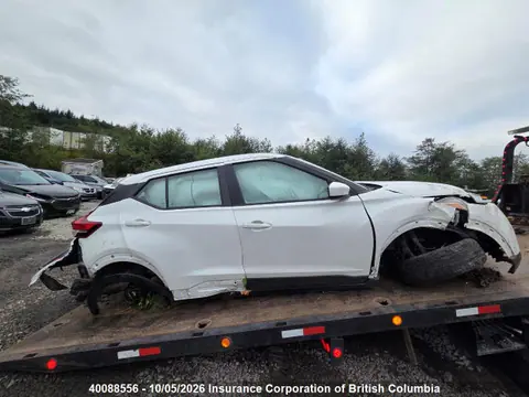 3N1CP5CV8LL541398 — 2020 Nissan Kicks, Передняя часть, фото до ремонта