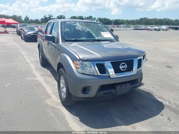 1N6AD0ER6KN787703 — 2019 Nissan Navara (Frontier), Передняя часть слева (Left Front), фото до ремонта