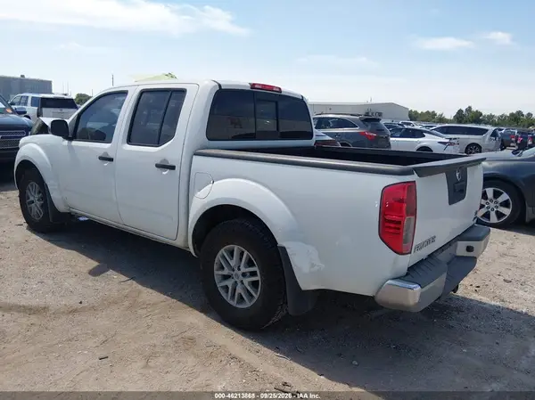 1N6DD0ER7KN719536 — 2019 Nissan Navara (Frontier), фото 3 с аукциона IAAI, Передняя часть