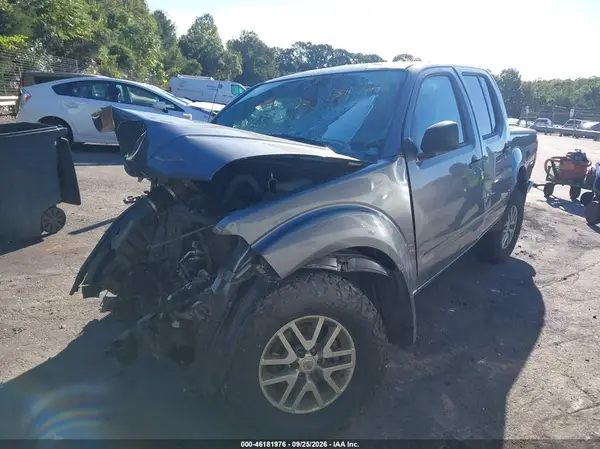 1N6ED0EBXMN718391 — 2021 Nissan Navara (Frontier), фото 2 с аукциона IAAI, Передняя часть справа