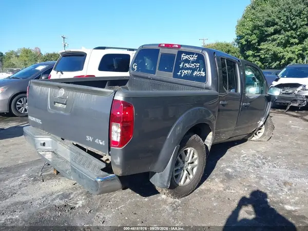 1N6ED0EBXMN718391 — 2021 Nissan Navara (Frontier), фото 4 с аукциона IAAI, Передняя часть справа