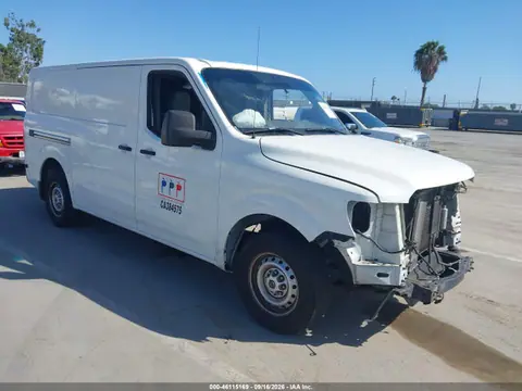 1N6BF0KX3FN801306 — 2015 Nissan Nv Cargo NV2500 Hd S V6, Передняя часть, фото до ремонта