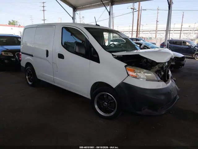 3N6CM0KN1EK702402 — 2014 Nissan NV200 SV, Передняя часть (Front End), фото до ремонта