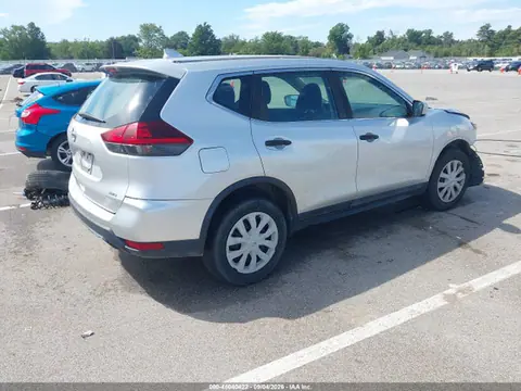 2018 Nissan ROGUE S VIN 5N1AT2MV1JC786674 фото 4