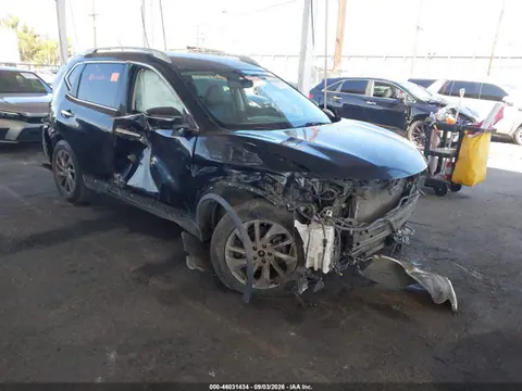 5N1AT2MT8FC885417 — 2015 Nissan Rogue SL, Передняя часть справа (Right Front), фото до ремонта