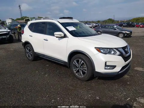 JN8AT2MV7HW261121 — 2017 Nissan Rogue SL, Задняя часть (Rear), фото до ремонта
