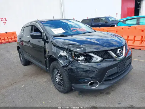 JN1BJ1CR5HW118756 — 2017 Nissan Rogue Sport S, Передняя часть справа (Right Front), фото до ремонта