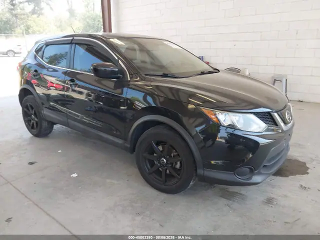 JN1BJ1CR4JW250302 — 2018 Nissan Rogue Sport S, Передняя часть слева (Left Front), фото до ремонта