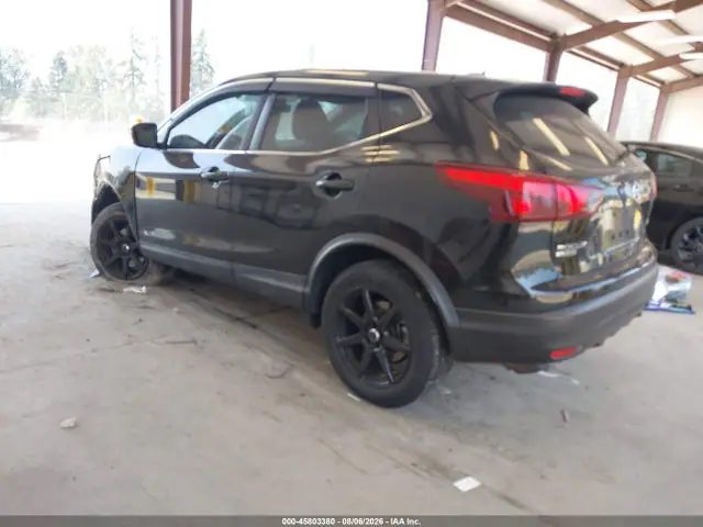 JN1BJ1CR4JW250302 — 2018 Nissan Rogue Sport S, фото 3 с аукциона IAAI 30.09.2026, Передняя часть слева