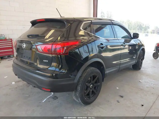 JN1BJ1CR4JW250302 — 2018 Nissan Rogue Sport S, фото 4 с аукциона IAAI 30.09.2026, Передняя часть слева