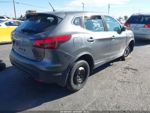2018 Nissan Rogue Sport S VIN JN1BJ1CP9JW186871 фото 4
