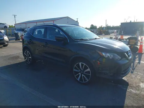 JN1BJ1CR1HW123887 — 2017 Nissan Rogue Sport SL, Передняя часть (Front End), фото до ремонта