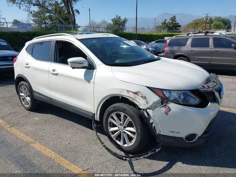 JN1BJ1CP0HW012715 — 2017 Nissan Rogue Sport SV, Передняя часть справа (Right Front), фото до ремонта