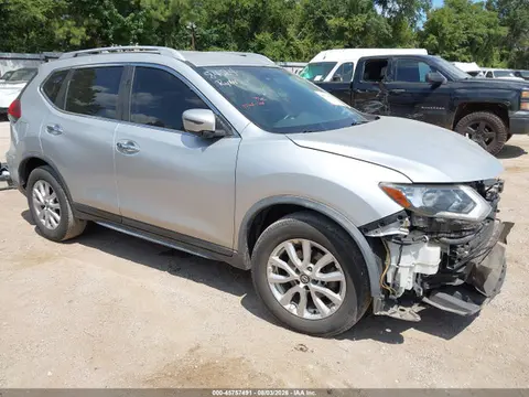 JN8AT2MT7LW009649 — 2020 Nissan Rogue SV FWD, Передняя часть (Front End), фото до ремонта