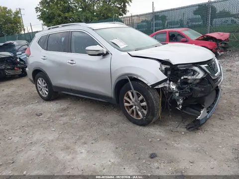 JN8AT2MT1LW009744 — 2020 Nissan Rogue SV FWD, Передняя часть (Front End), фото до ремонта