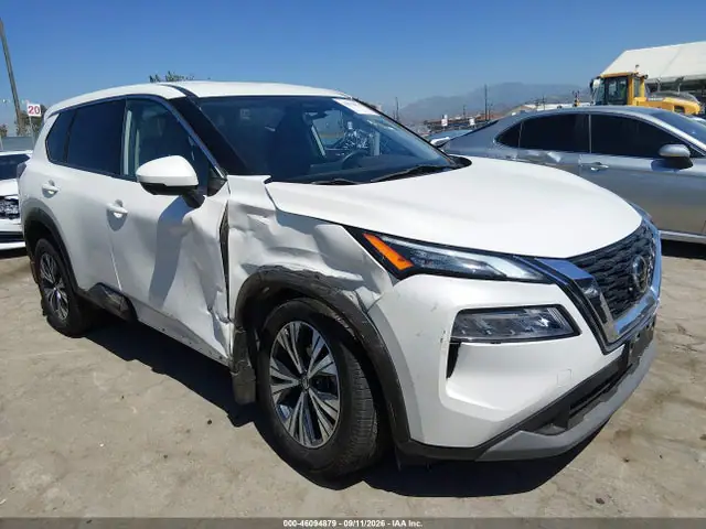 JN8AT3BA3MW017174 — 2021 Nissan Rogue SV FWD, Передняя часть справа (Right Front), фото до ремонта