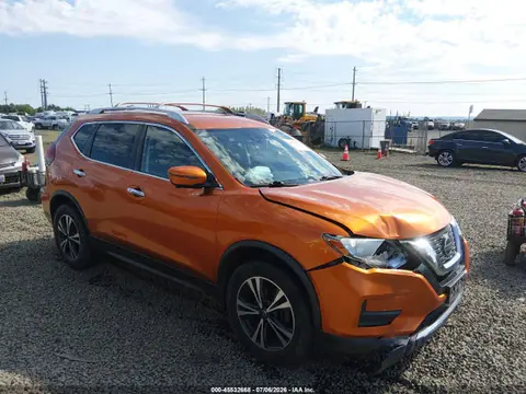 JN8AT2MV9LW104649 — 2020 Nissan Rogue SV Intelligent AWD, Передняя часть справа (Right Front), фото до ремонта