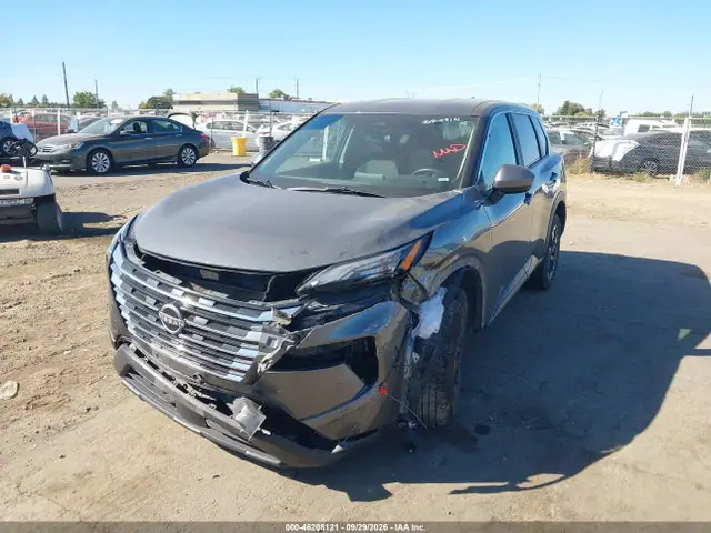 5N1BT3BBXSC833625 — 2025 Nissan Rogue SV Intelligent AWD, фото 2 с аукциона IAAI 30.09.2026, Передняя часть